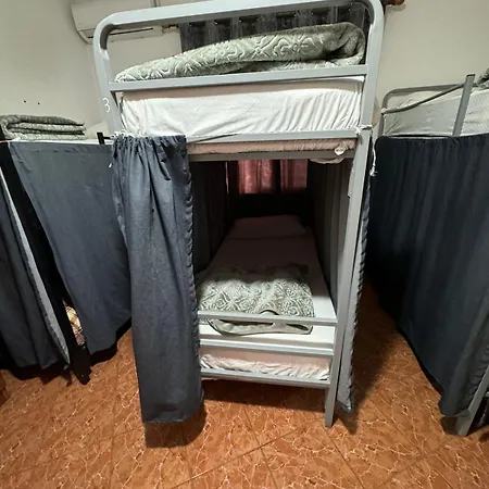 Siri Hostel Τίρανα